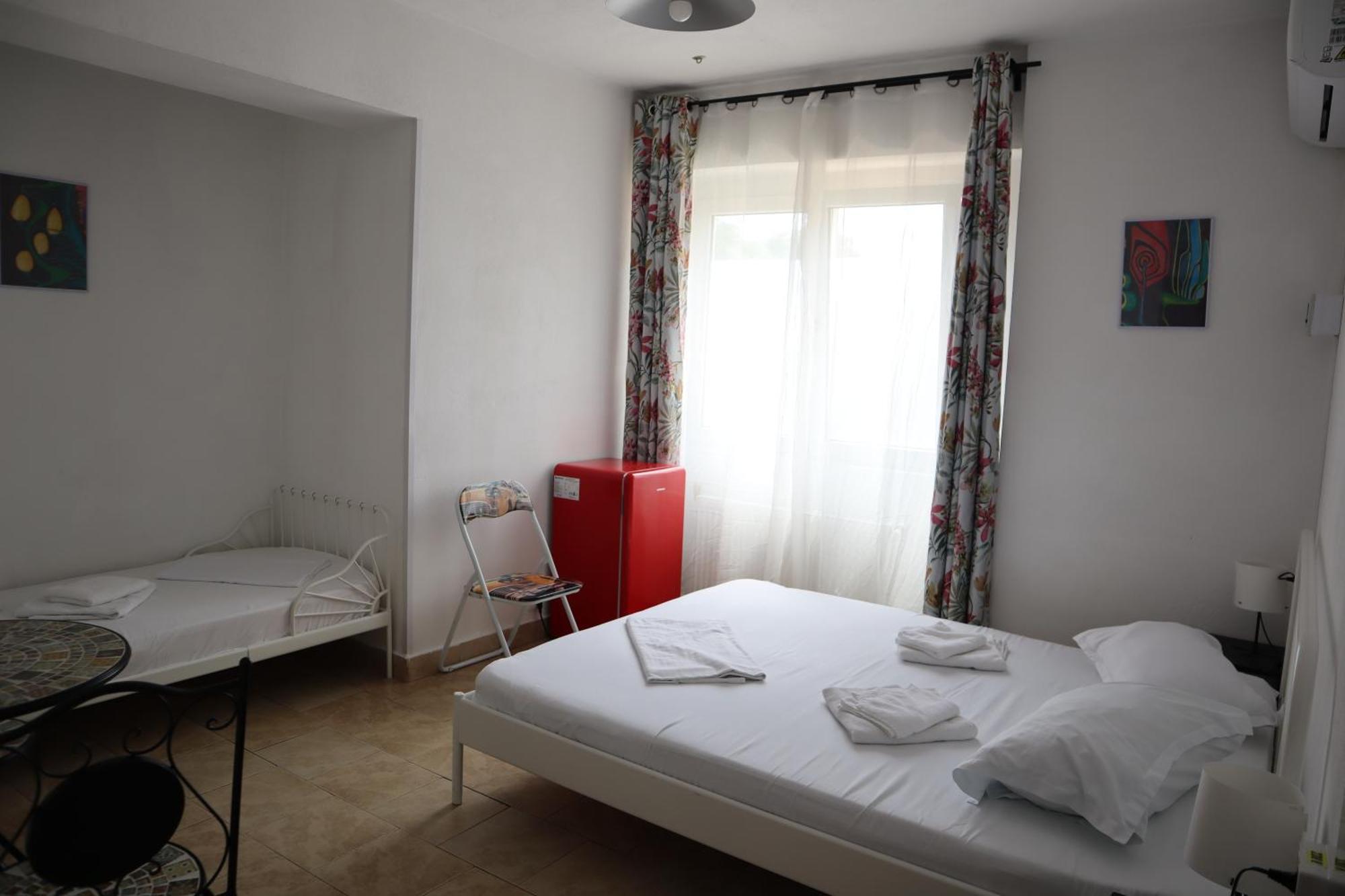 Taxi Hostel Otopeni Extérieur photo