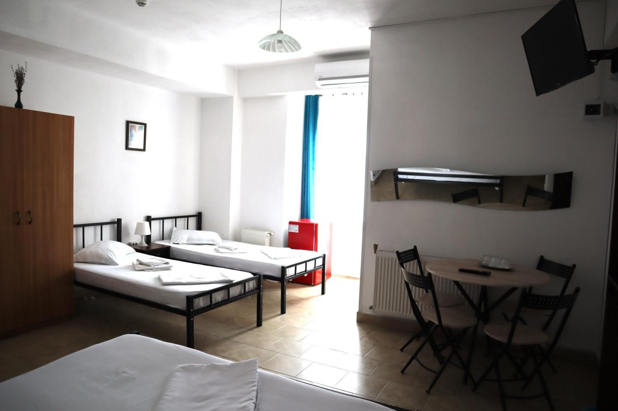 Taxi Hostel Otopeni Extérieur photo