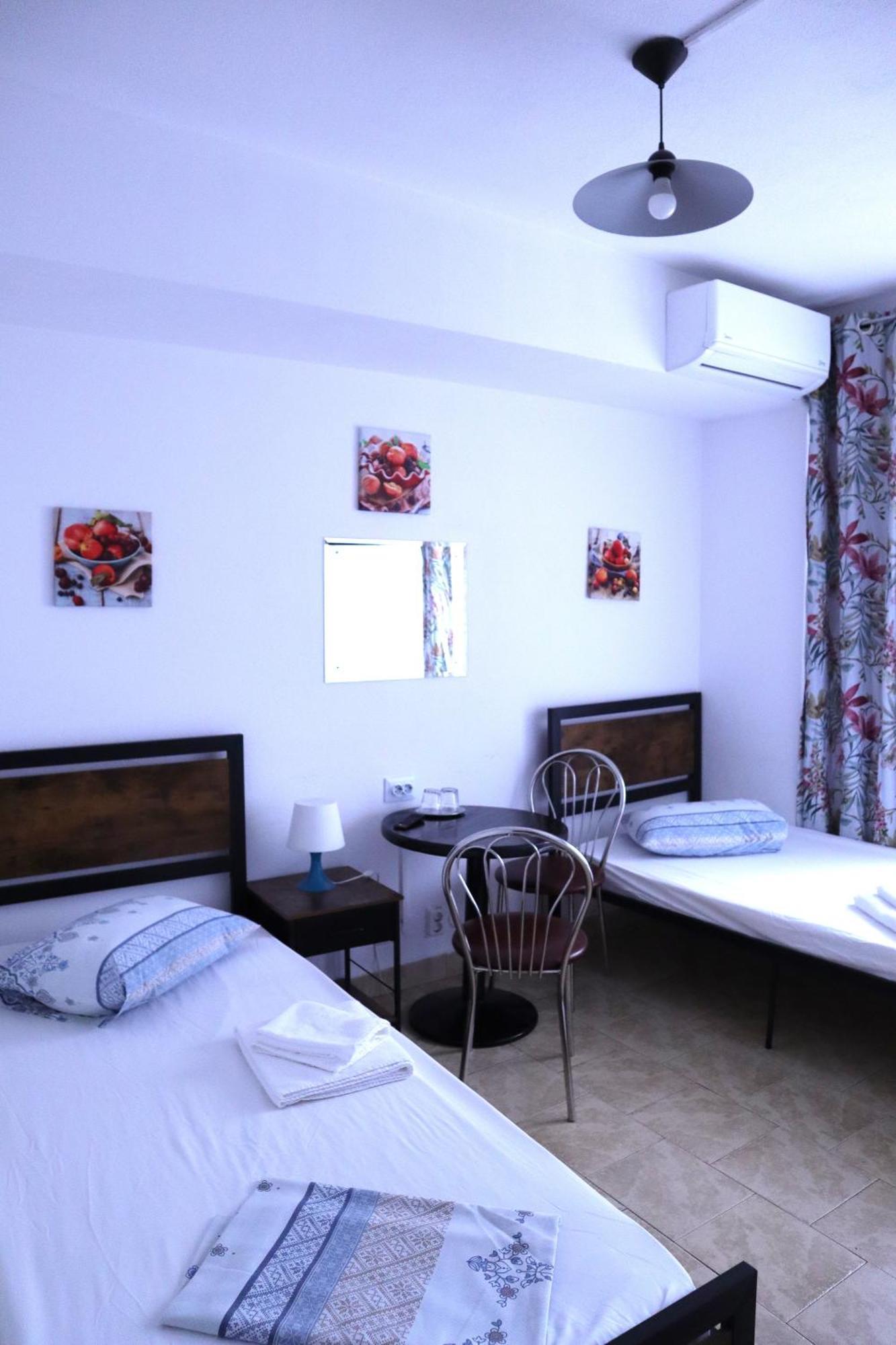 Taxi Hostel Otopeni Extérieur photo