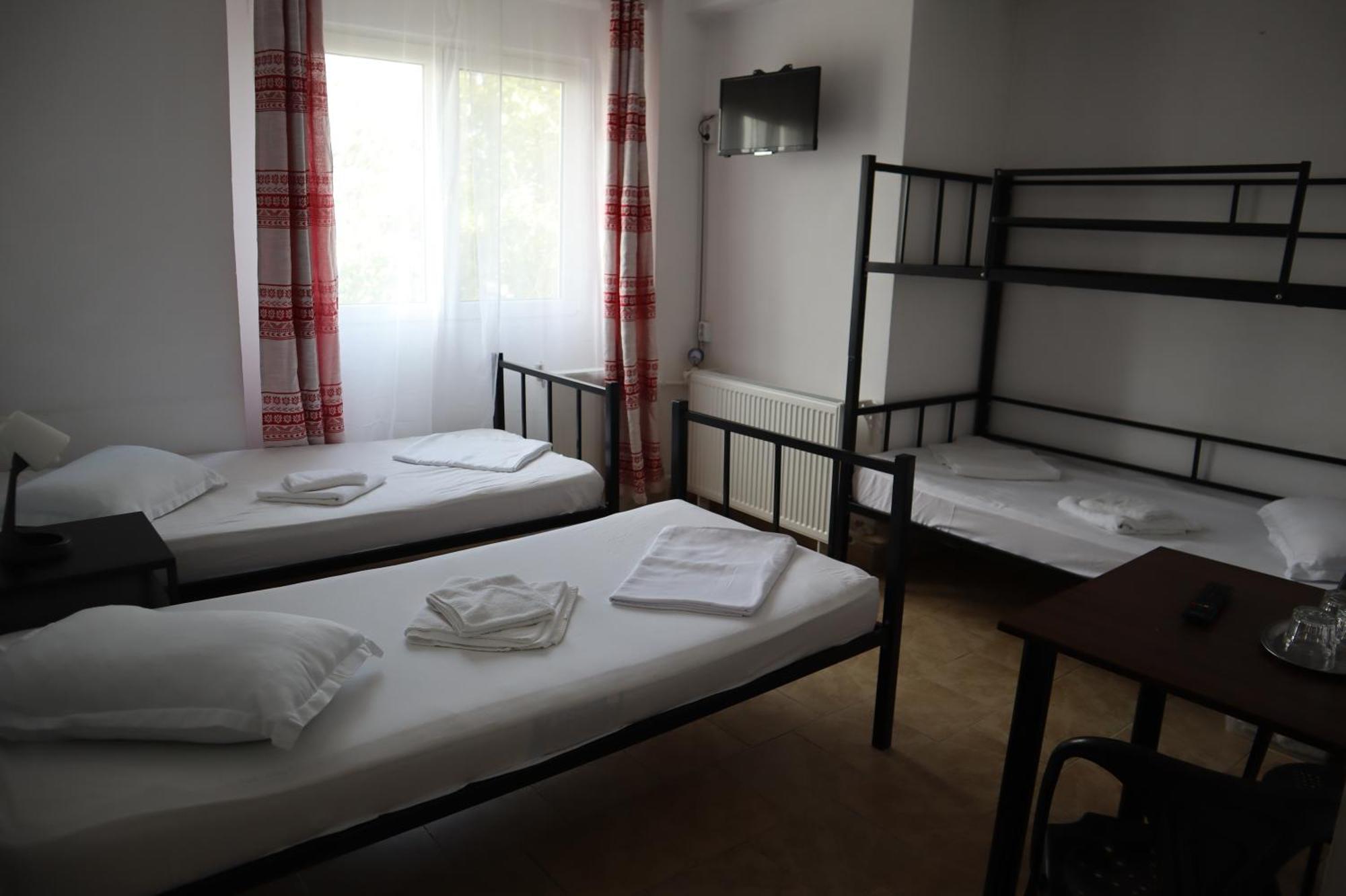 Taxi Hostel Otopeni Extérieur photo
